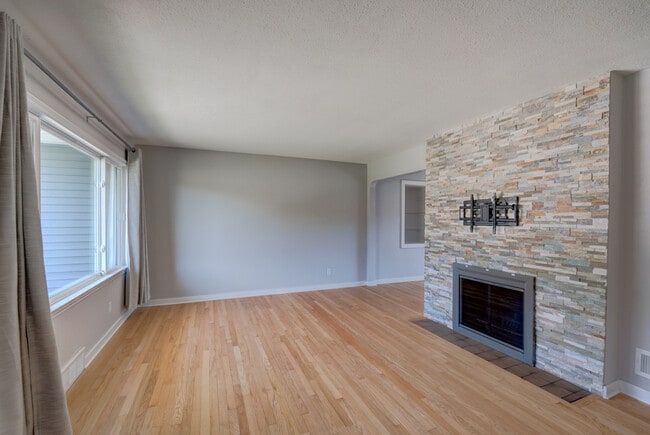 Photo - 5212 Midmoor Rd