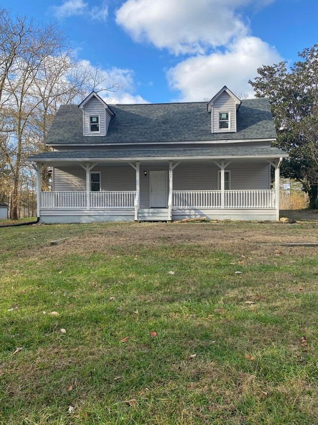 Cozy Farmhouse Style Home - Cozy Farmhouse Style Home