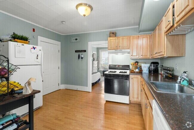 Building Photo - Tour 6/4/25 4-5pm
Beautiful 1 bedroom a... Unit 3 Rental