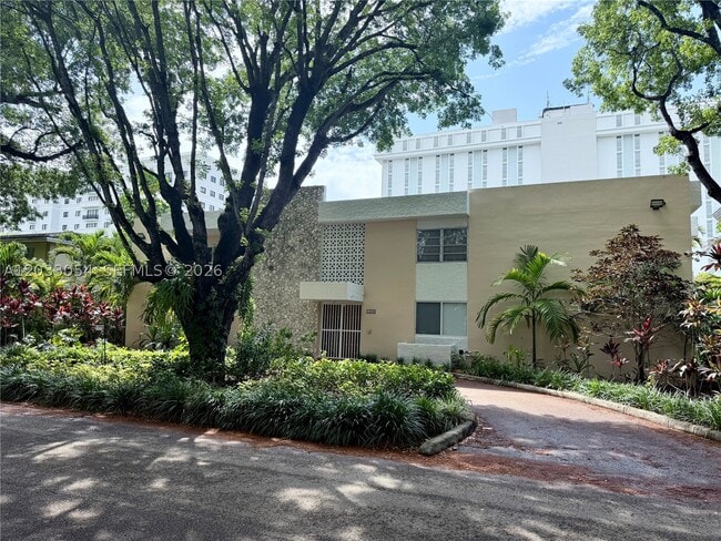 Building Photo - 1235 Mariposa Ave Unit 7
