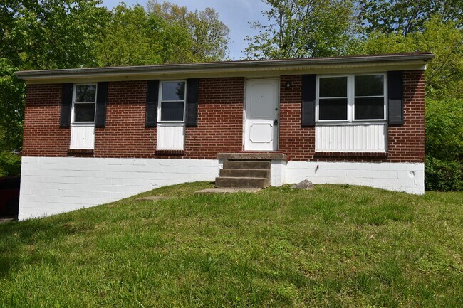 Photo - 3 Bedroom 1 Bath Home For Rent Near Heritage Park!