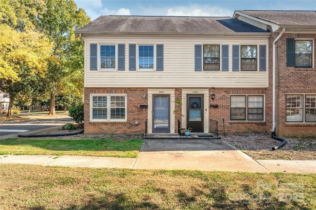 Photo - 4736 Old Lantern Way