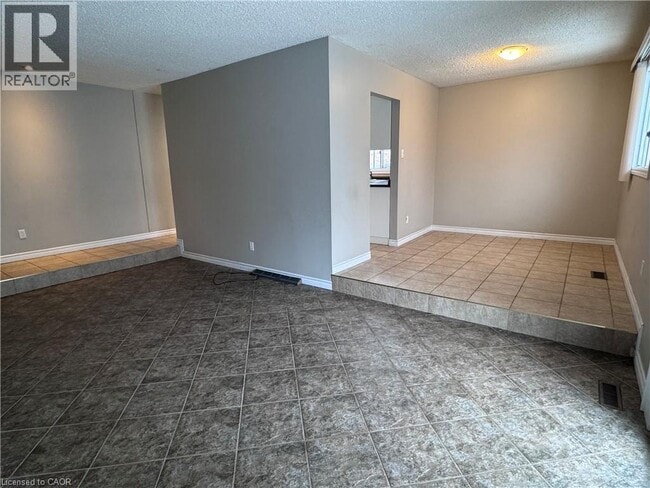 Photo - 168 Millwood Crescent