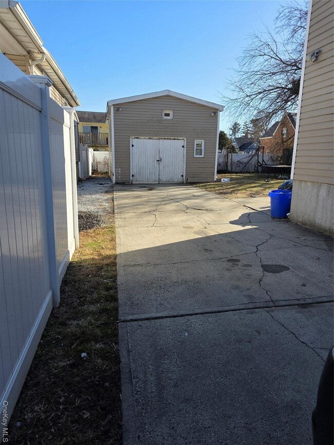 Photo - 1075 Harrison St