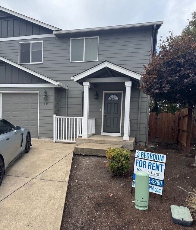 Building Photo - 337-339 Tracy Court Monmouth, OR 97361 Unit 337 Tracy Ct
