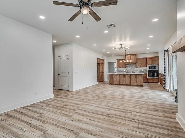 Photo - 1413 Zachary Ln