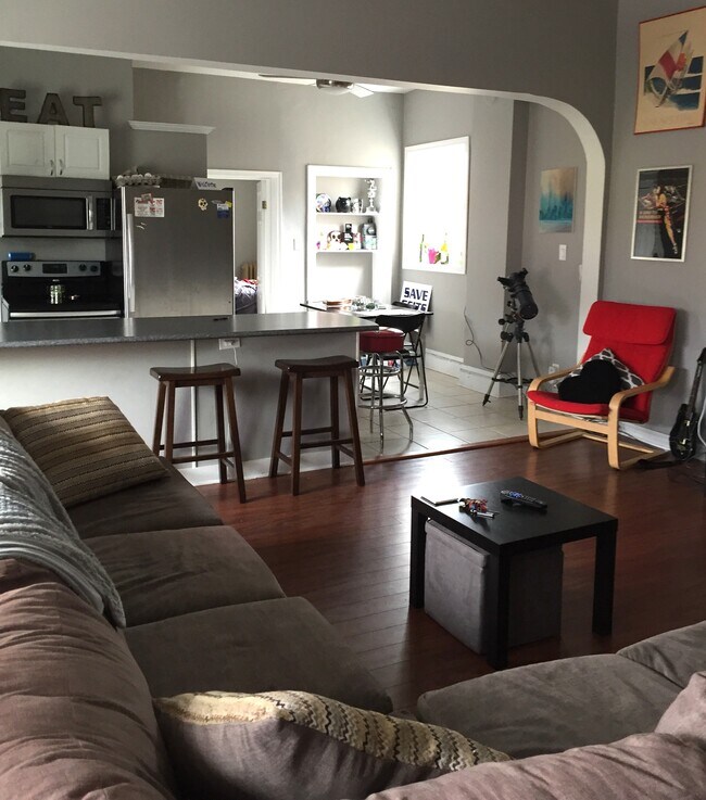 Photo - 216 Front St N