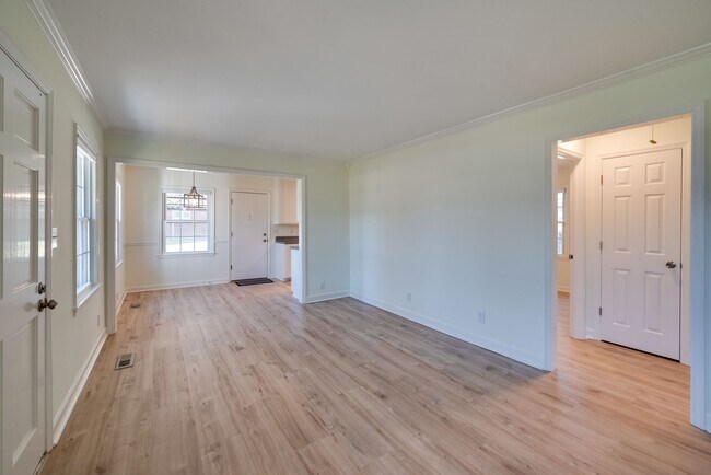 Photo - 534 Wanda Dr