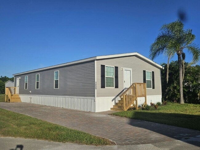 Building Photo - 1029 Myakka Dr