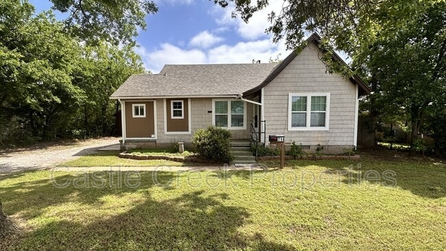 Building Photo - 714 W Hurd St