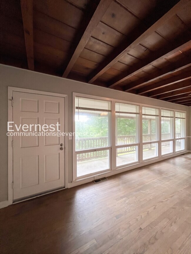 Photo - 405 Cedarvalley Dr