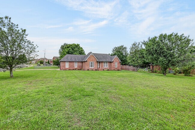 1015 Brinkley Rd