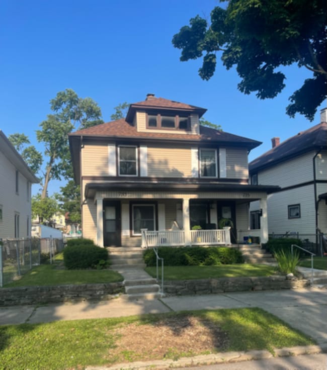 Photo - 733 S 7th St Townhome