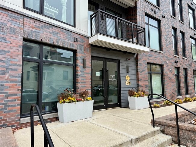 Building Photo - 191 Washington St Unit 411