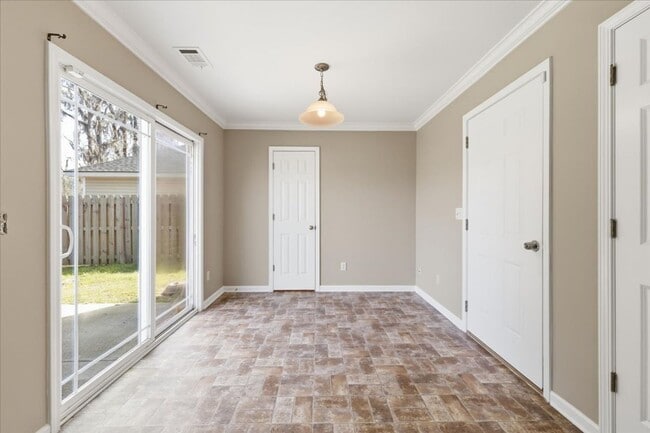 Photo - Beautiful 3BR Home in Lakeshore – Private Yard – Prime Port Wentworth Location