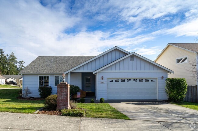 Building Photo - Single Level Three Bedroom Two Bathroom home