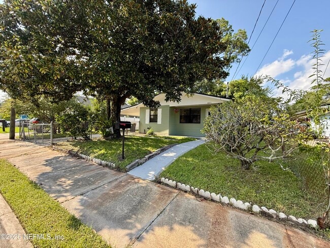 Photo - 2271 W 10th St
