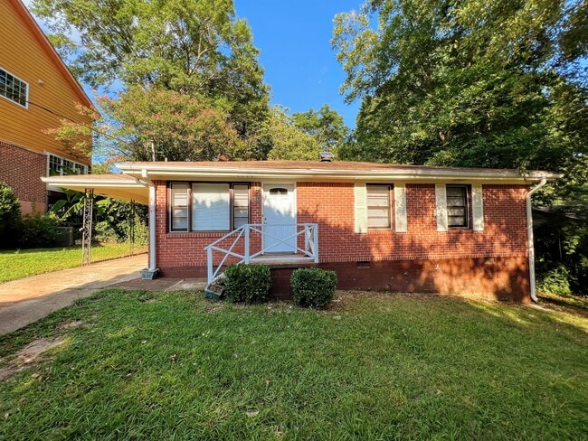 Building Photo - 2884 Meadowview Dr SE
