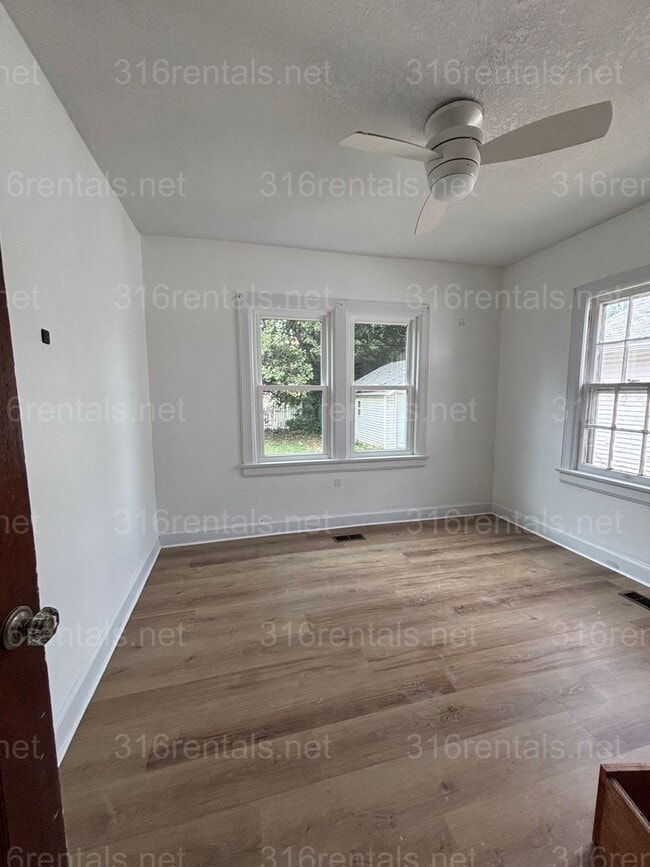 Photo - 503 N Summit St