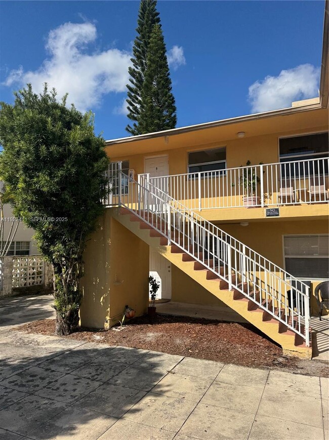 Photo - 1427 NE 56th St Unit 1-7