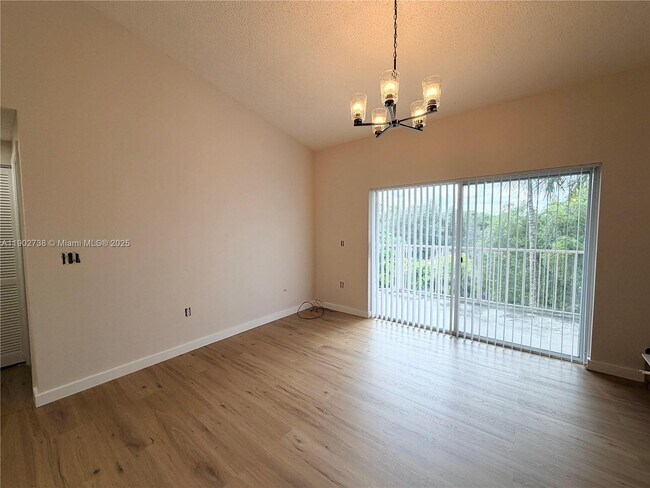 Photo - 6984 SW 39th St Unidad H304