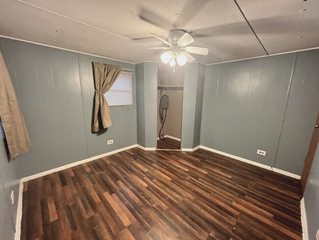 Photo - 1360 E Commercial St Unit 1360 E Commercial Trailer B