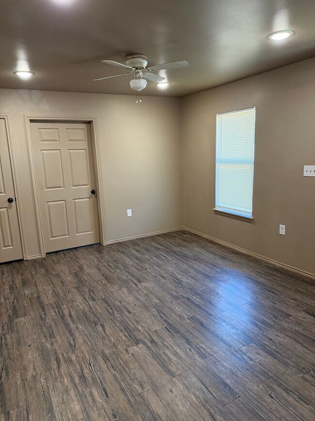 Photo - 2809 E 2nd St Unit 1