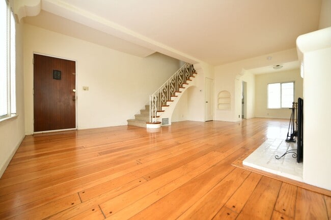 33-39 Excelsior Court