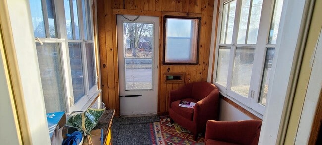 Photo - Charming 2 bedroom, 1 bathroom upper-level duplex in Saint Paul Unit 1