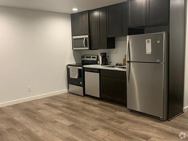 Building Photo - Huegel - 804 SE First Street Unit C Rental