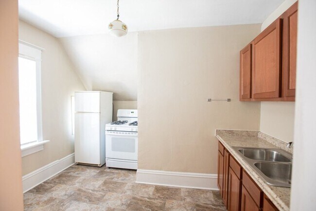 Photo - 2573 N Bartlett Ave
