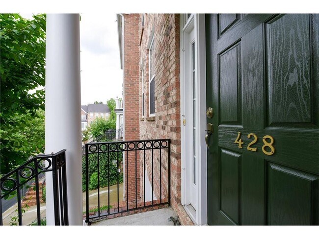 Photo - 428 Tioram Ln SE