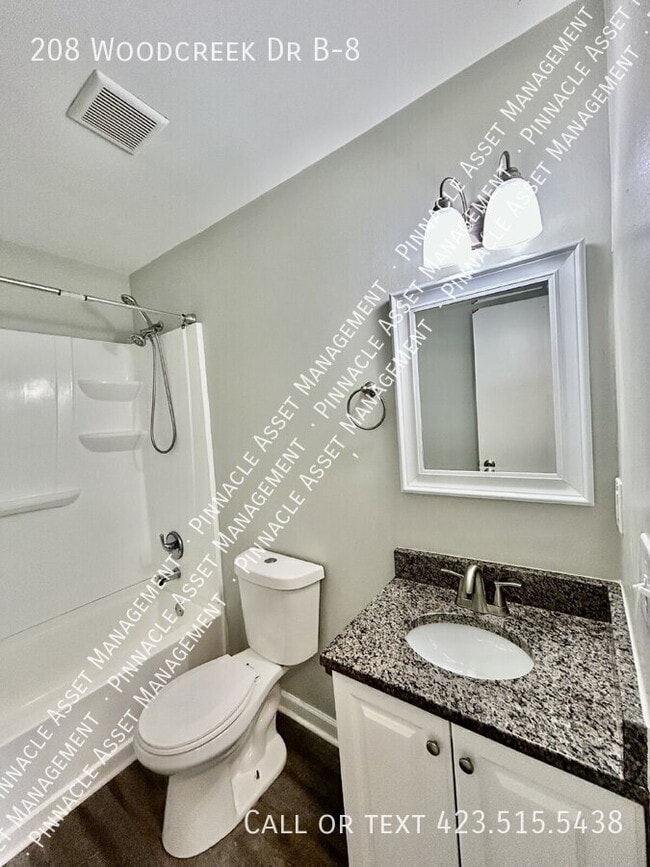 Photo - 208 Woodcreek Rd