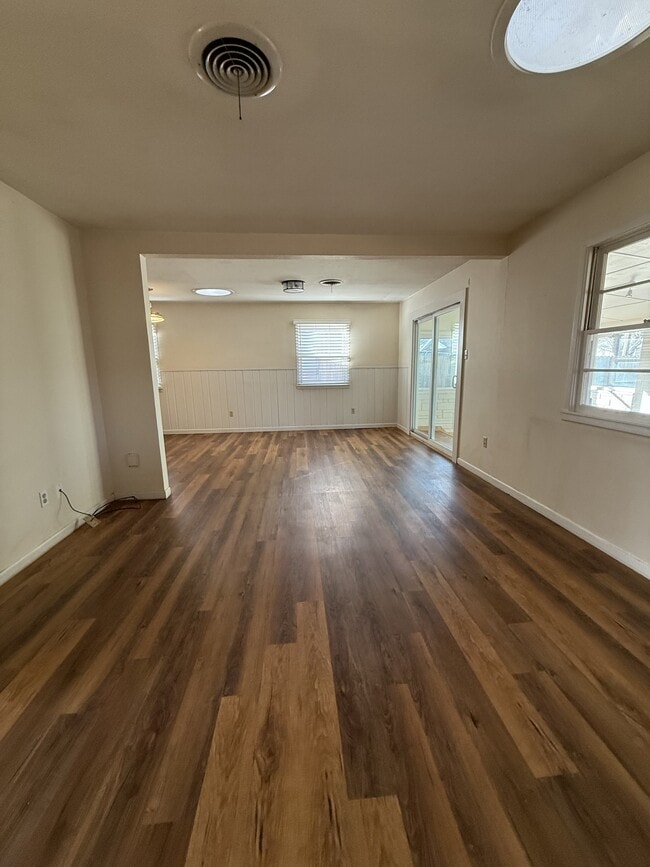 Photo - 2418 48th St