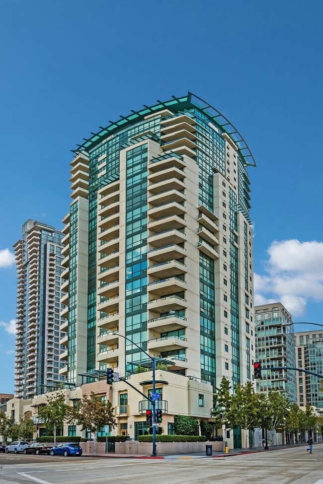Building Photo - Spectacular Marina District 3-Bedroom Pent... Unit #2002 Rental