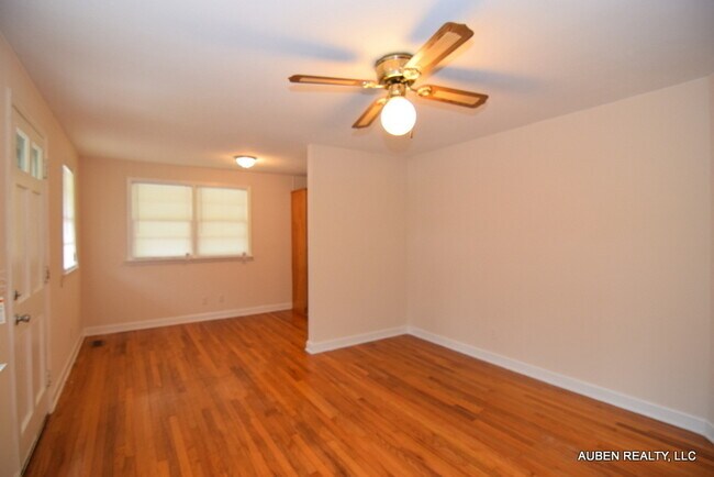 Photo - 3 Bed/2 Bath w/ Bonus Room - Section 8 OK!