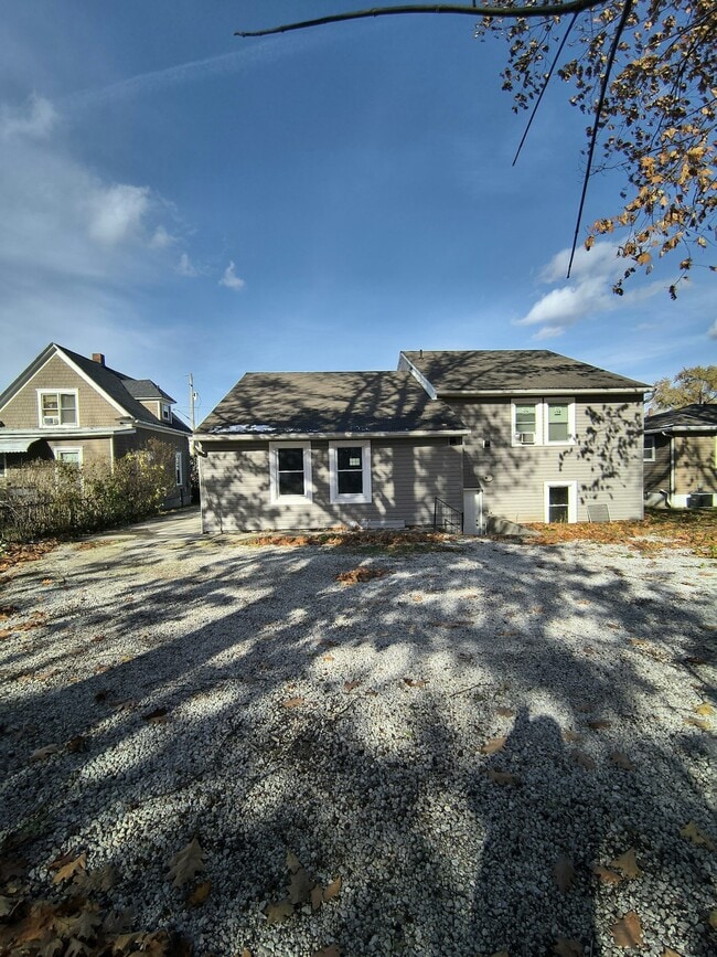 Building Photo - 428 Cross St Unit 3 Rental