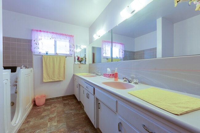Photo - 3105 Barnett St