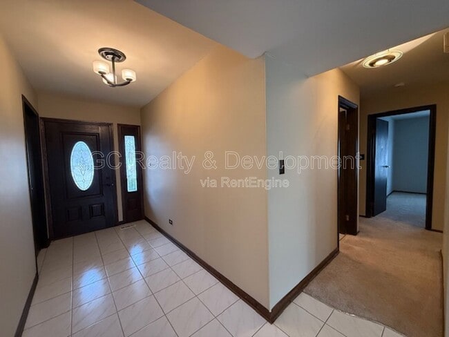 Photo - 810 W Lakeside Plaza