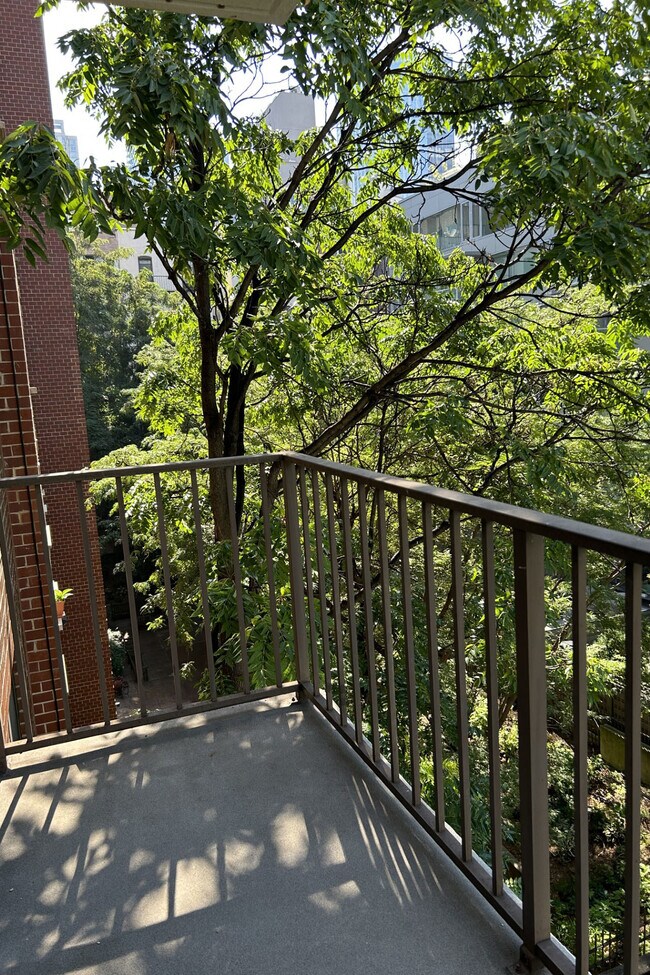 Photo - 414 W 54th St