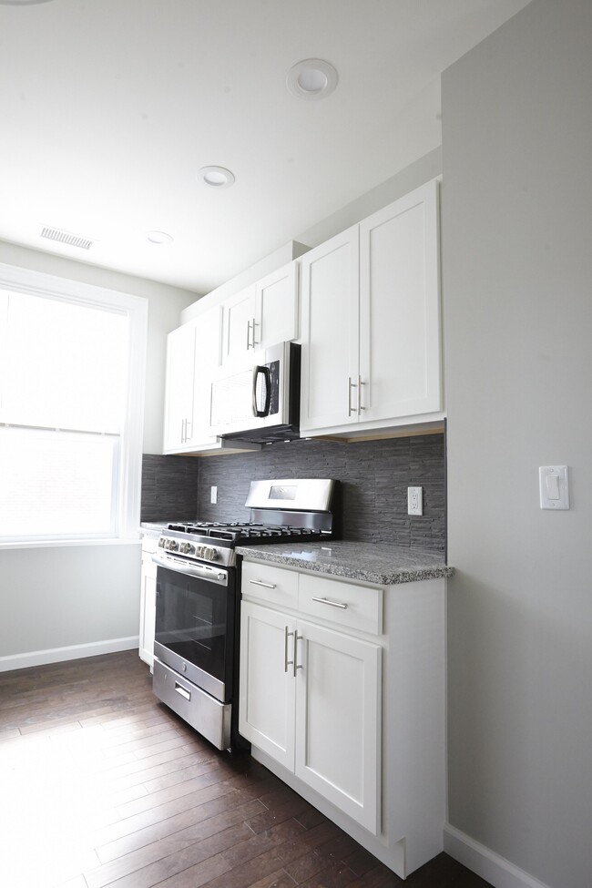 Building Photo - 8 Hyatt Ave Unit 2 Rental