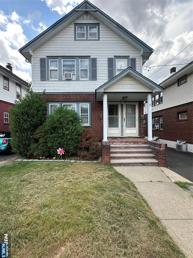 Building Photo - 15-44-44 Parmelee Ave Unit 1-1 Rental