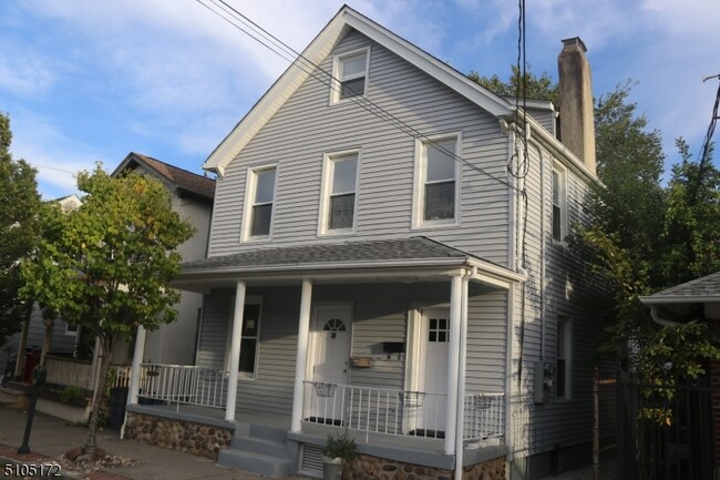 Building Photo - 310 Essex St Unit 1 Rental