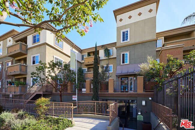 Photo - 1408 W Washington Blvd Condo