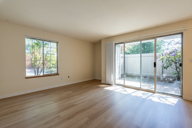 Building Photo - Bridle Estates