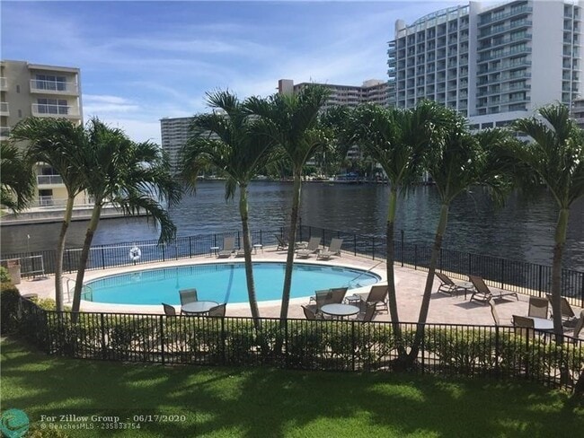 Pool on Intercoastal - 2881 NE 32nd St Unit 118