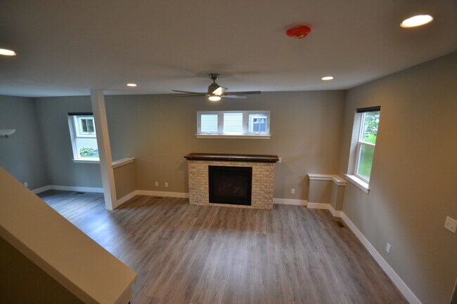 Gas Fireplace - 309 Femrite Dr