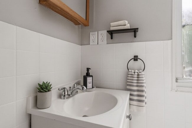 Photo - 5612 Utah St