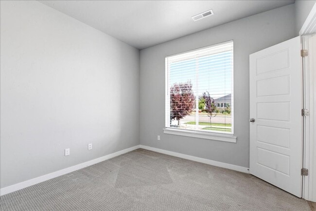 Photo - 5 Bedroom, 2.5 Bathroom home located in Southeast Boise