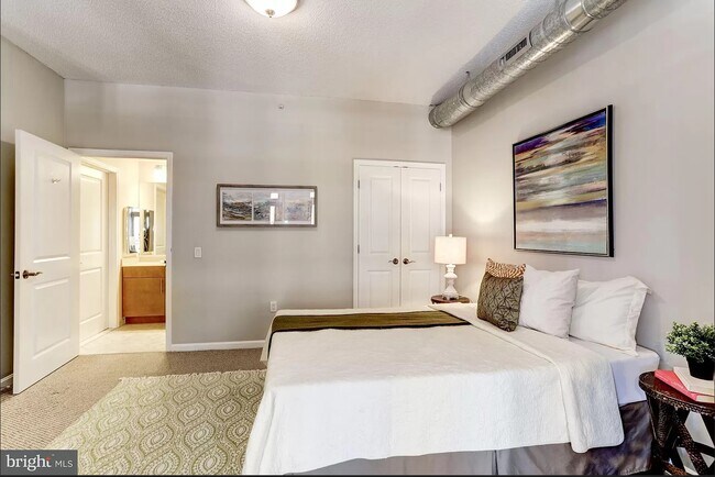 1390 Kenyon St NW Unit 304